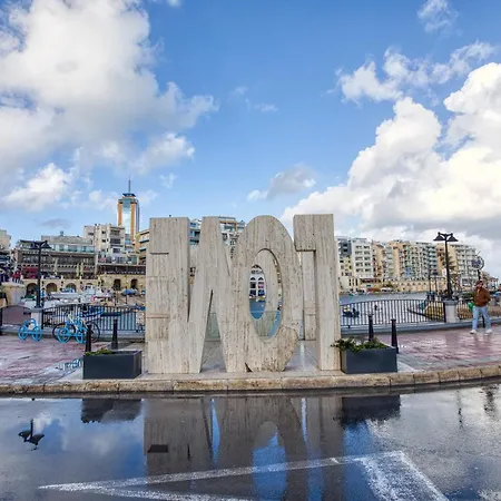 St Julian's 2br Terrace With Private Jacuzzi Сент Джулианс