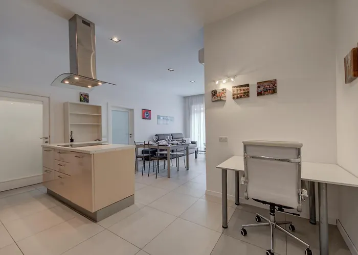 St Julian's 2br Terrace With Private Jacuzzi * Сент Джулианс