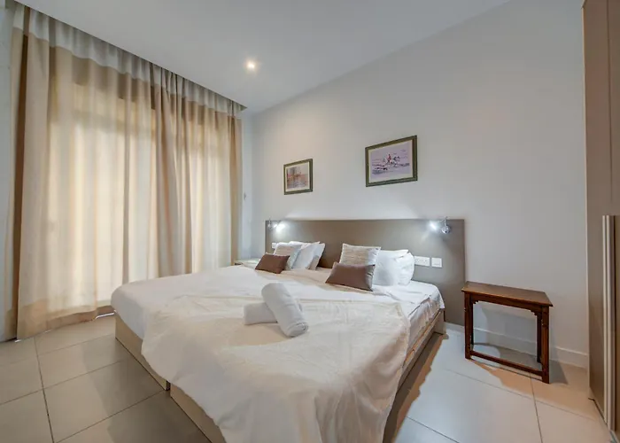 St Julian's 2br Terrace With Private Jacuzzi *