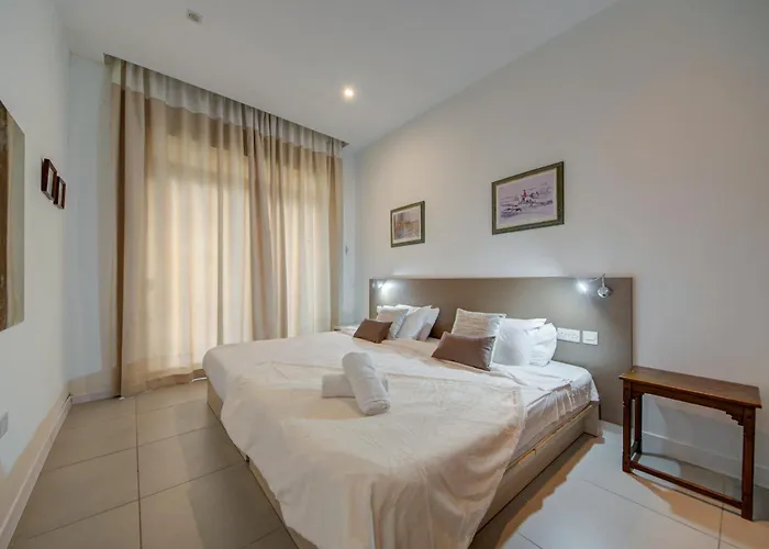 Апартаменты St Julian's 2br Terrace With Private Jacuzzi Сент Джулианс