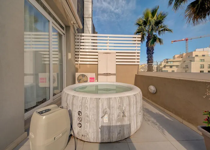 St Julian's 2br Terrace With Private Jacuzzi