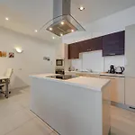 St Julian's 2br Terrace With Private Jacuzzi Apartman