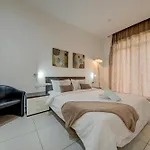Apartman St Julian's 2br Terrace With Private Jacuzzi San Ġiljan