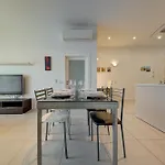 St Julian's 2br Terrace With Private Jacuzzi Apartman