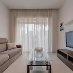 St Julian's 2br Terrace With Private Jacuzzi * San Ġiljan