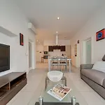 St Julian's 2br Terrace With Private Jacuzzi * San Ġiljan