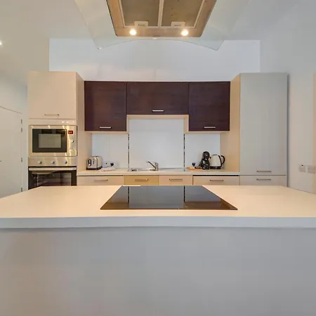 St Julian's 2br Terrace With Private Jacuzzi *