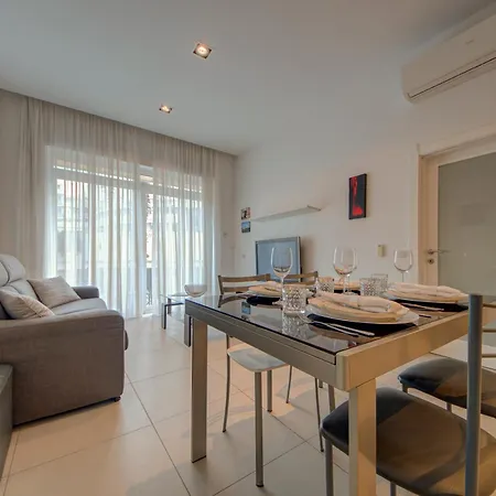 St Julian's 2br Terrace With Private Jacuzzi * Saint Julian's