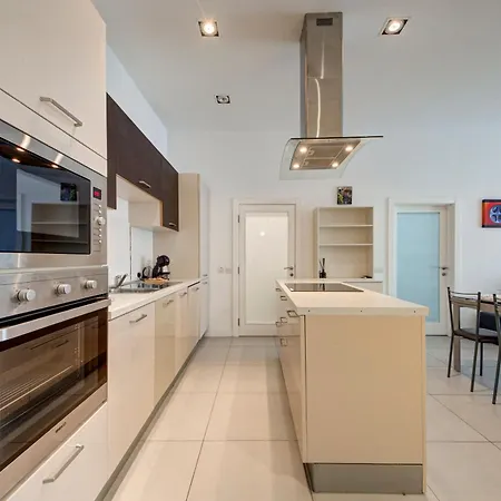 St Julian's 2br Terrace With Private Jacuzzi
