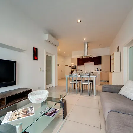 St Julian's 2br Terrace With Private Jacuzzi شقة