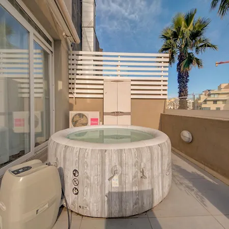 St Julian's 2br Terrace With Private Jacuzzi