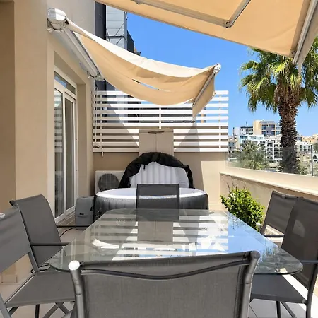 St Julian's 2br Terrace With Private Jacuzzi