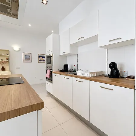St Julian's 2br Terrace With Private Jacuzzi