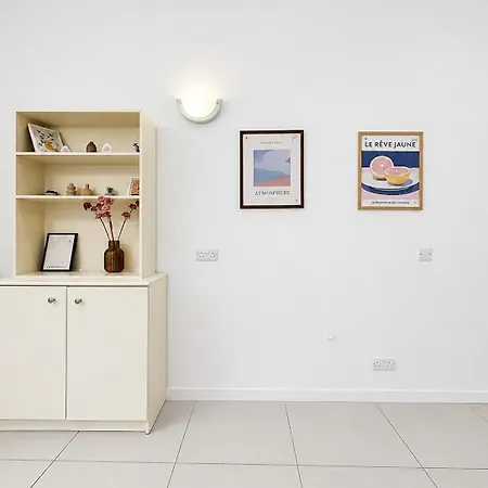 Апартаменты St Julian's 2br Terrace With Private Jacuzzi *