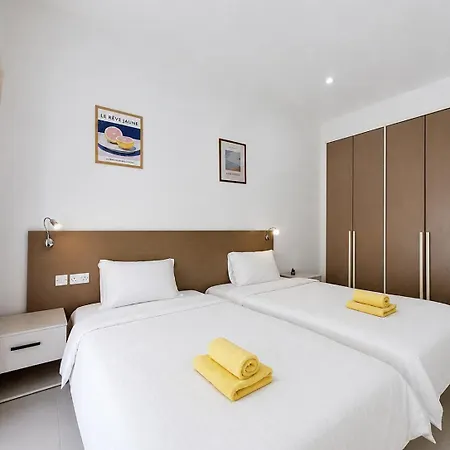 St Julian's 2br Terrace With Private Jacuzzi *