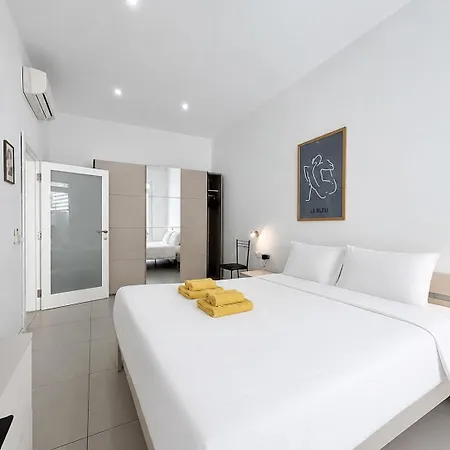 St Julian's 2br Terrace With Private Jacuzzi Сент Джулианс