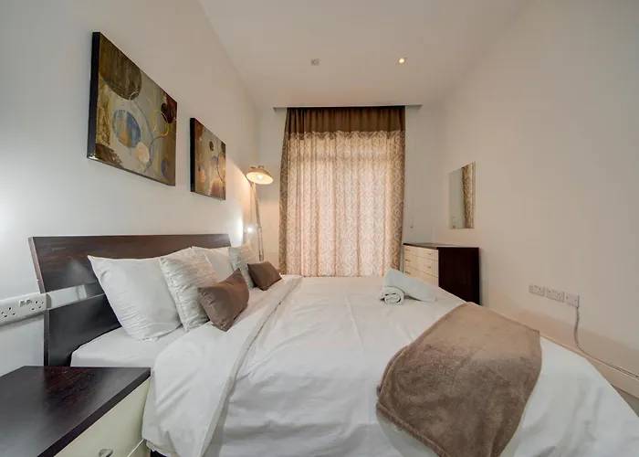 St Julian's 2br Terrace With Private Jacuzzi شقة