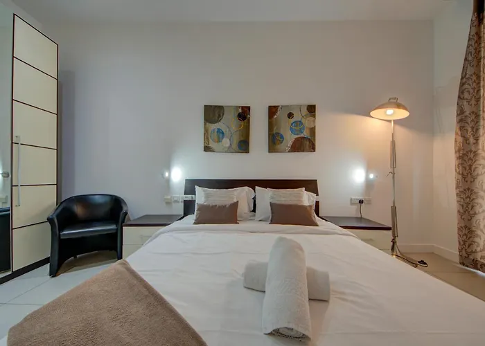 St Julian's 2br Terrace With Private Jacuzzi