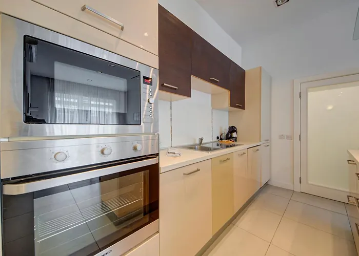 St Julian's 2br Terrace With Private Jacuzzi شقة سانت جوليان