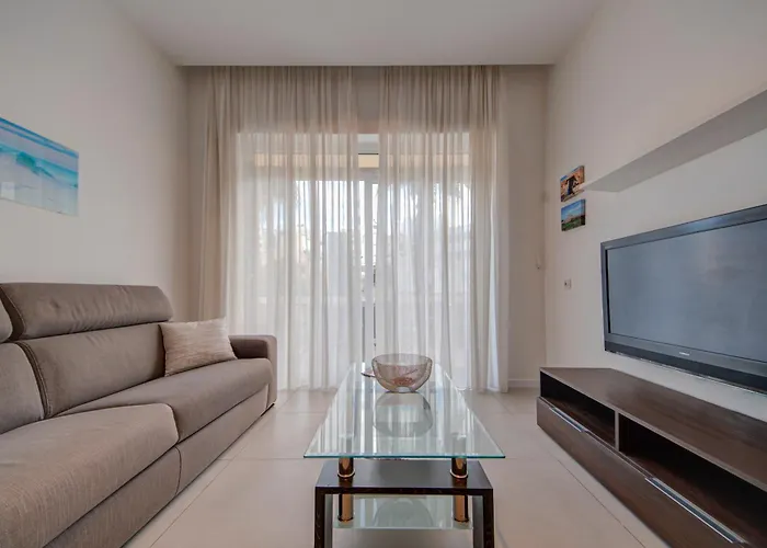 St Julian's 2br Terrace With Private Jacuzzi * سانت جوليان