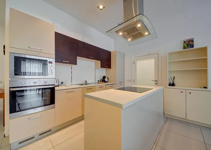 St Julian's 2br Terrace With Private Jacuzzi Lejlighed Saint Julian's