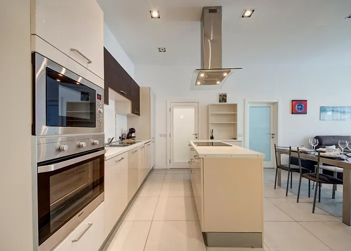 St Julian's 2br Terrace With Private Jacuzzi