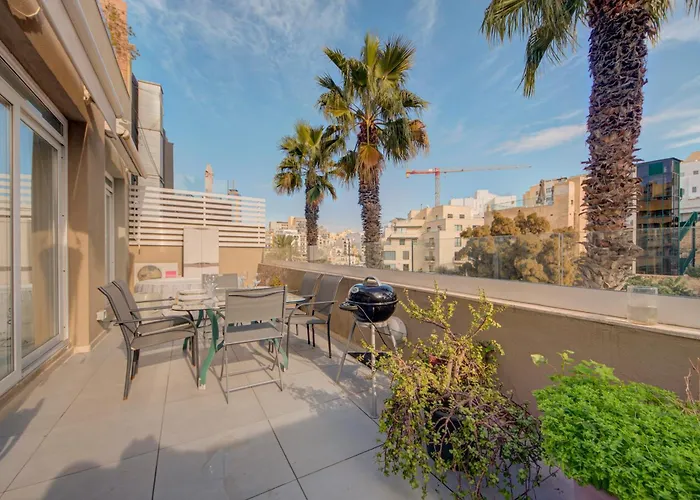 St Julian's 2br Terrace With Private Jacuzzi شقة