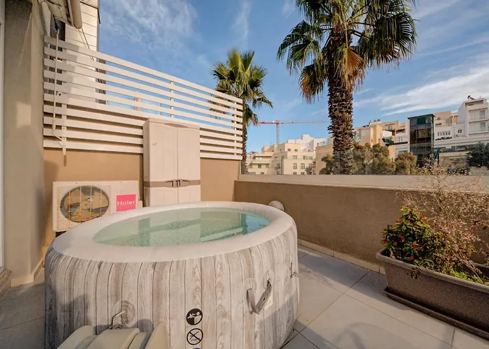 St Julian's 2br Terrace With Private Jacuzzi Lejlighed Saint Julian's