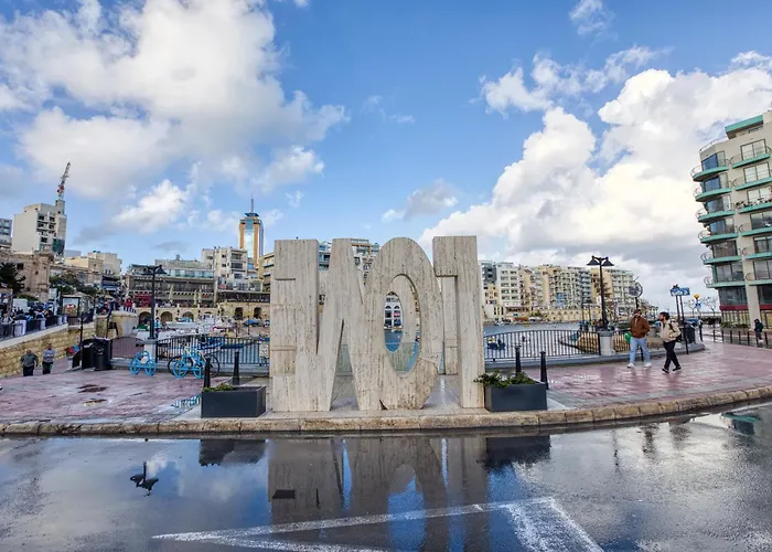 St Julian's 2br Terrace With Private Jacuzzi سانت جوليان