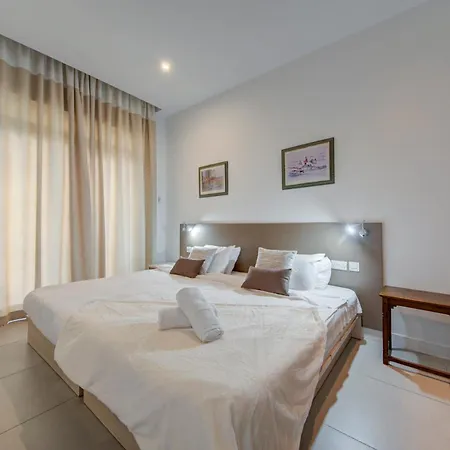 St Julian's 2br Terrace With Private Jacuzzi *
