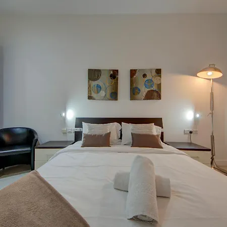 St Julian's 2br Terrace With Private Jacuzzi