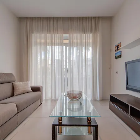 St Julian's 2br Terrace With Private Jacuzzi * Saint Julian's