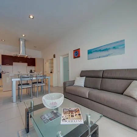 St Julian's 2br Terrace With Private Jacuzzi アパート