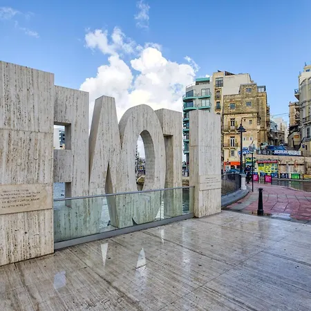 St Julian's 2br Terrace With Private Jacuzzi