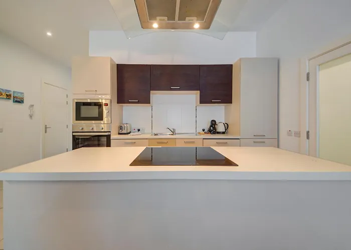 St Julian's 2br Terrace With Private Jacuzzi *