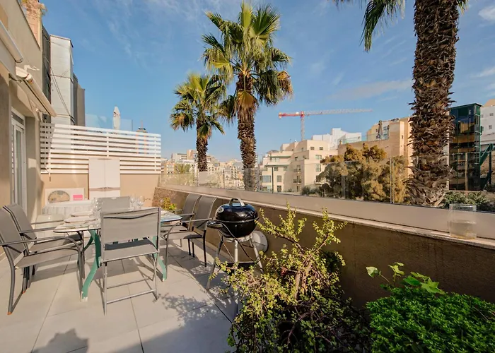 St Julian's 2br Terrace With Private Jacuzzi * San Ġiljan