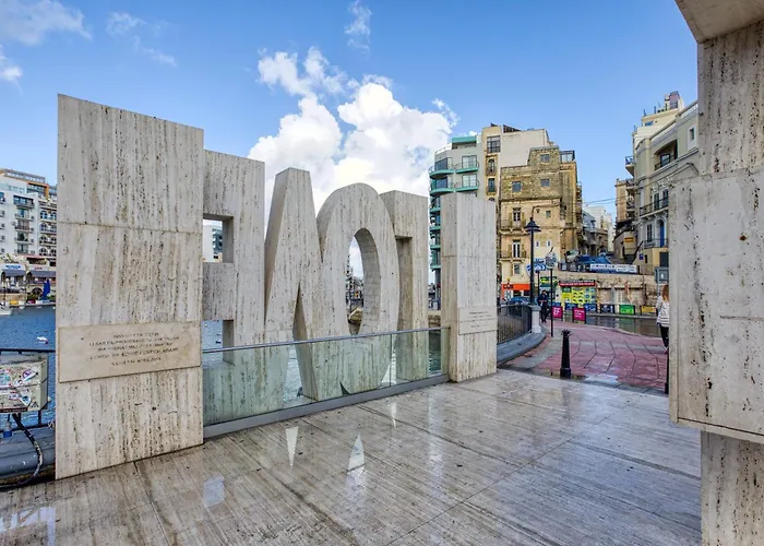 St Julian's 2br Terrace With Private Jacuzzi